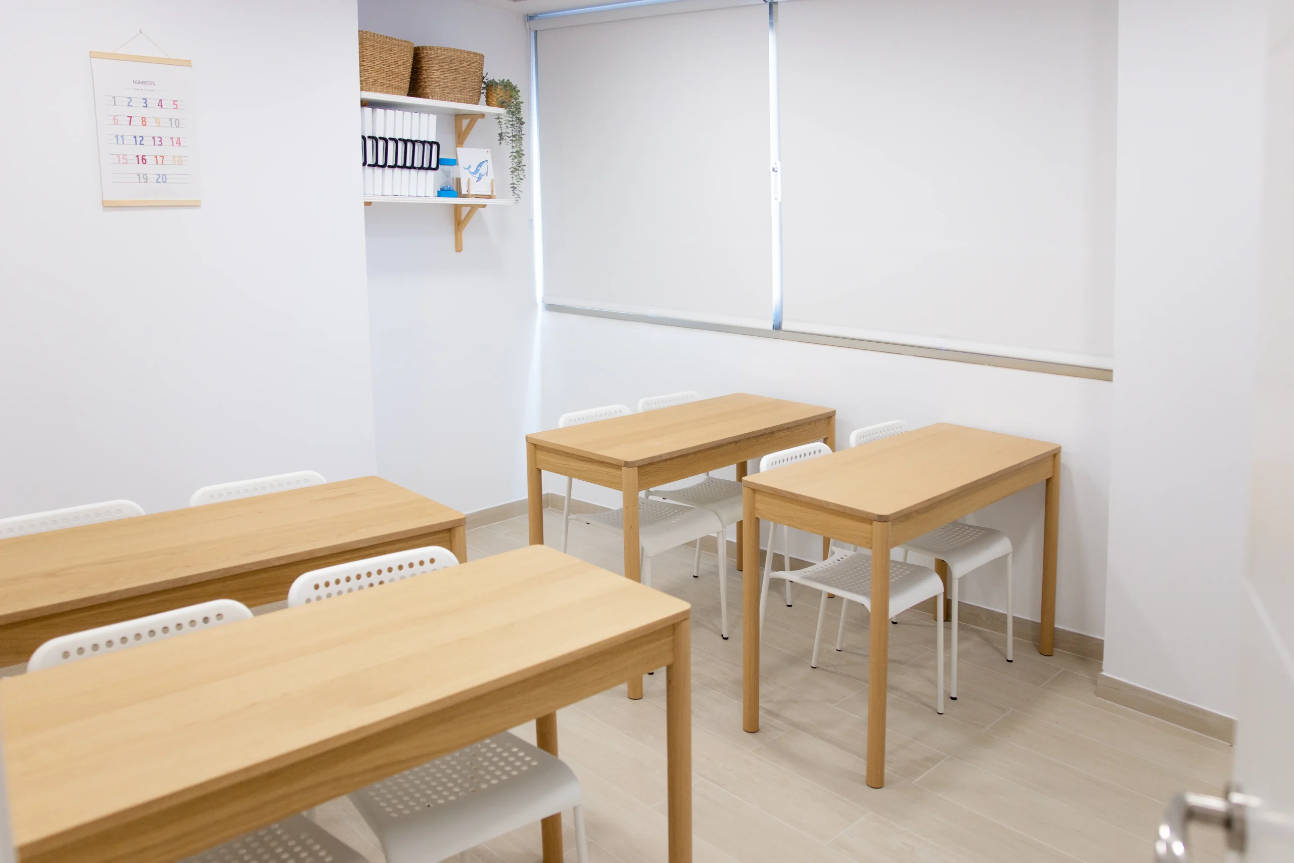 Aula de la academia LetsClick en San Pedro de Alcántara