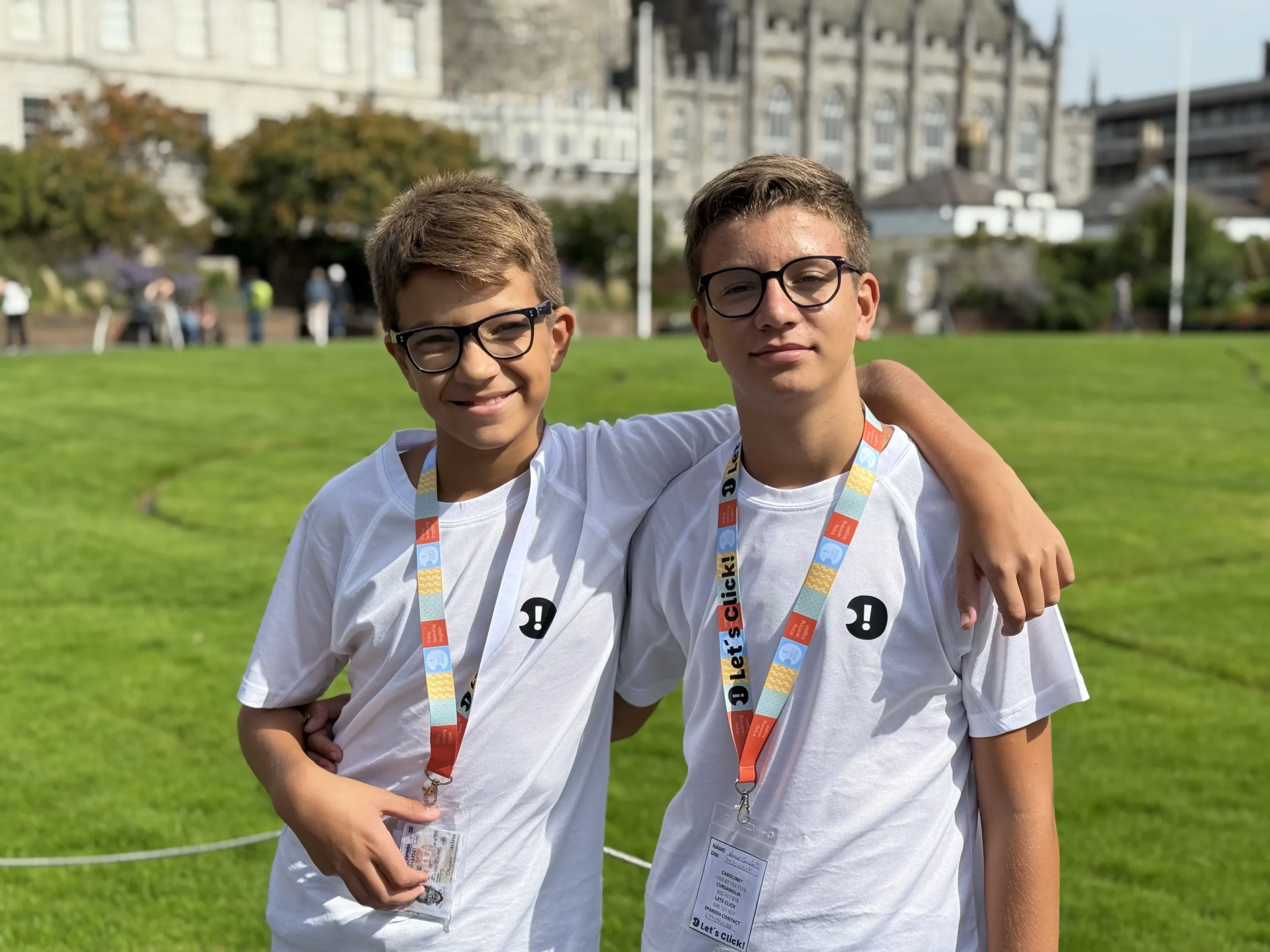 Alumnos de academia de inglés en viaje educativo al extranjero